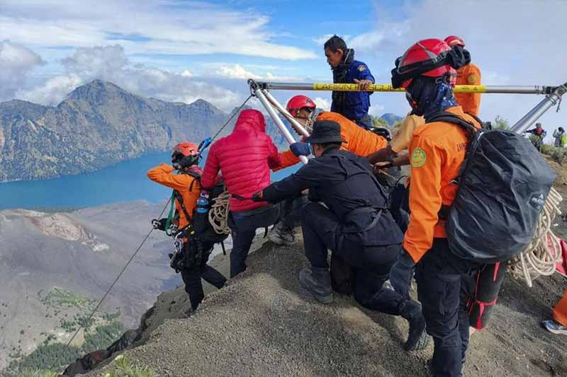 Detik detik Pendaki Asal Malaysia Tergelincir 200 Meter di Gunung Rinjani, Alhamdulillah Selamat