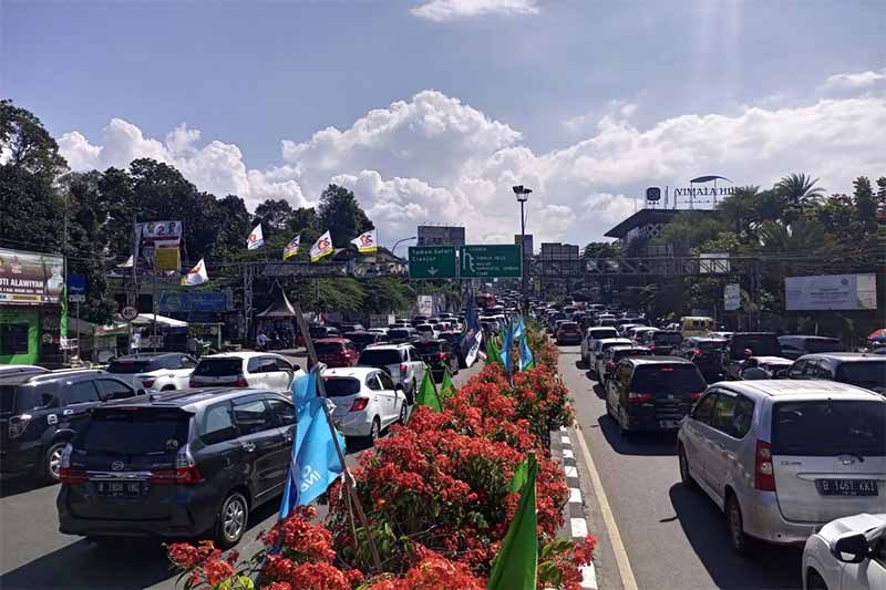 Wisata Puncak Simpang Gadog Padat, One Way Arah Puncak Bogor Diberlakukan, Tips Liburan ke Puncak Bogor